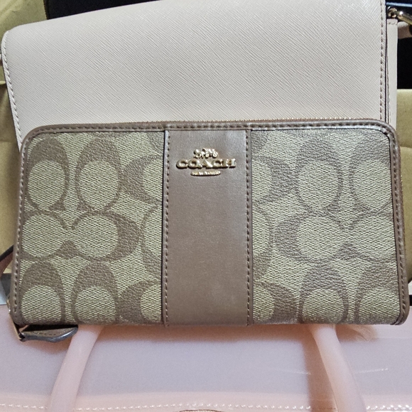 ⚡️⚡️Authentic Coach Wallet⚡️⚡️ - Picture 5 of 5